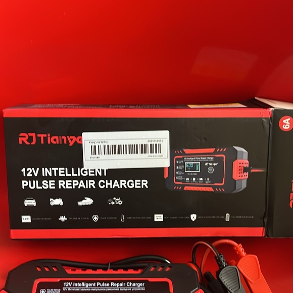RJTianye 12v Intelligent Pulse Repair Charger. - Picture 2 of 5